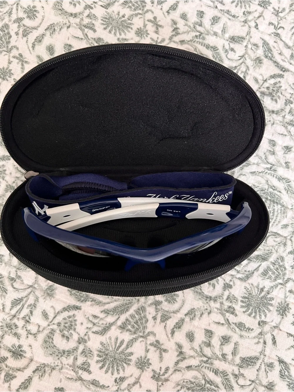 Oakley Flak Jacket XLJ New York Yankees Special Edition Sport Sunglasses & Case